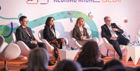 "É urgente fazer a mudança – Uma nova abordagem ao tratamento da colite ulcerosa"