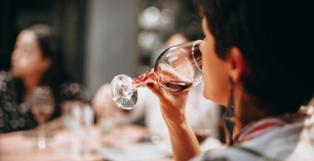 Novo estudo: consumo de álcool causa sete tipos de cancro
