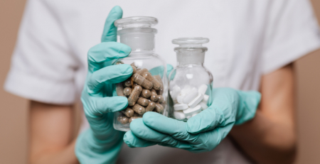 Tratamento com infliximab resulta em remissão em 35 % das pessoas com doença de Crohn