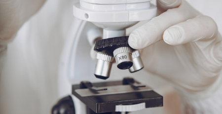 Estudo indica que SARS-CoV-2 pode permanecer no intestino delgado durante meses
